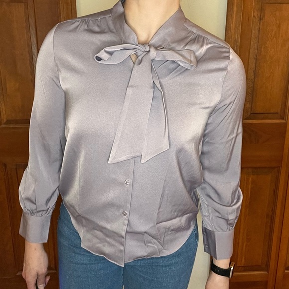 Shallow Streams Lavender Tie Neck Button Front Blouse Office Career - Picture 3 of 10